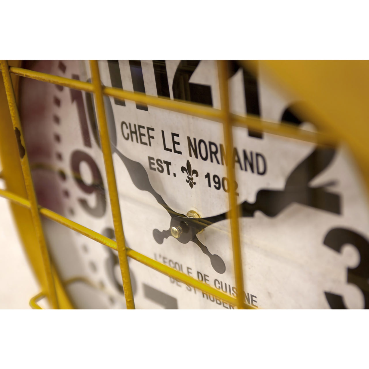 アンティーククロック サブマリン|潜水艦の窓をモチーフにした、遊び心あふれる壁掛け時計