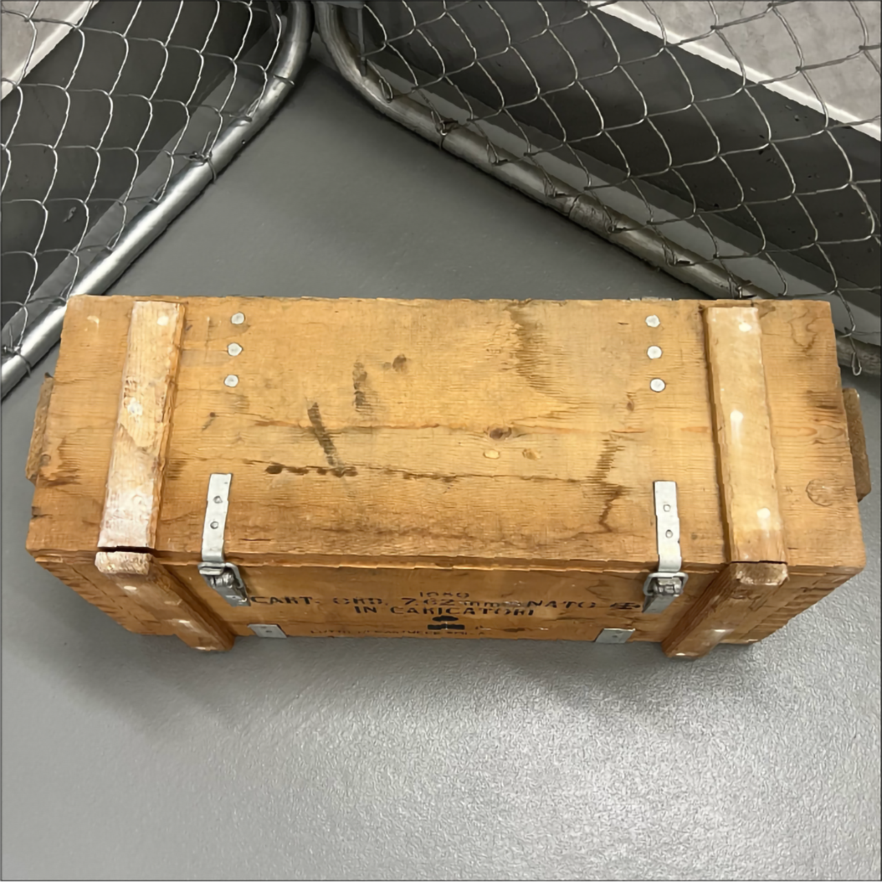 【本物の軍放出品で空間に無骨な味わいを】イタリア軍 アミニッションウッドボックス 7.62mm