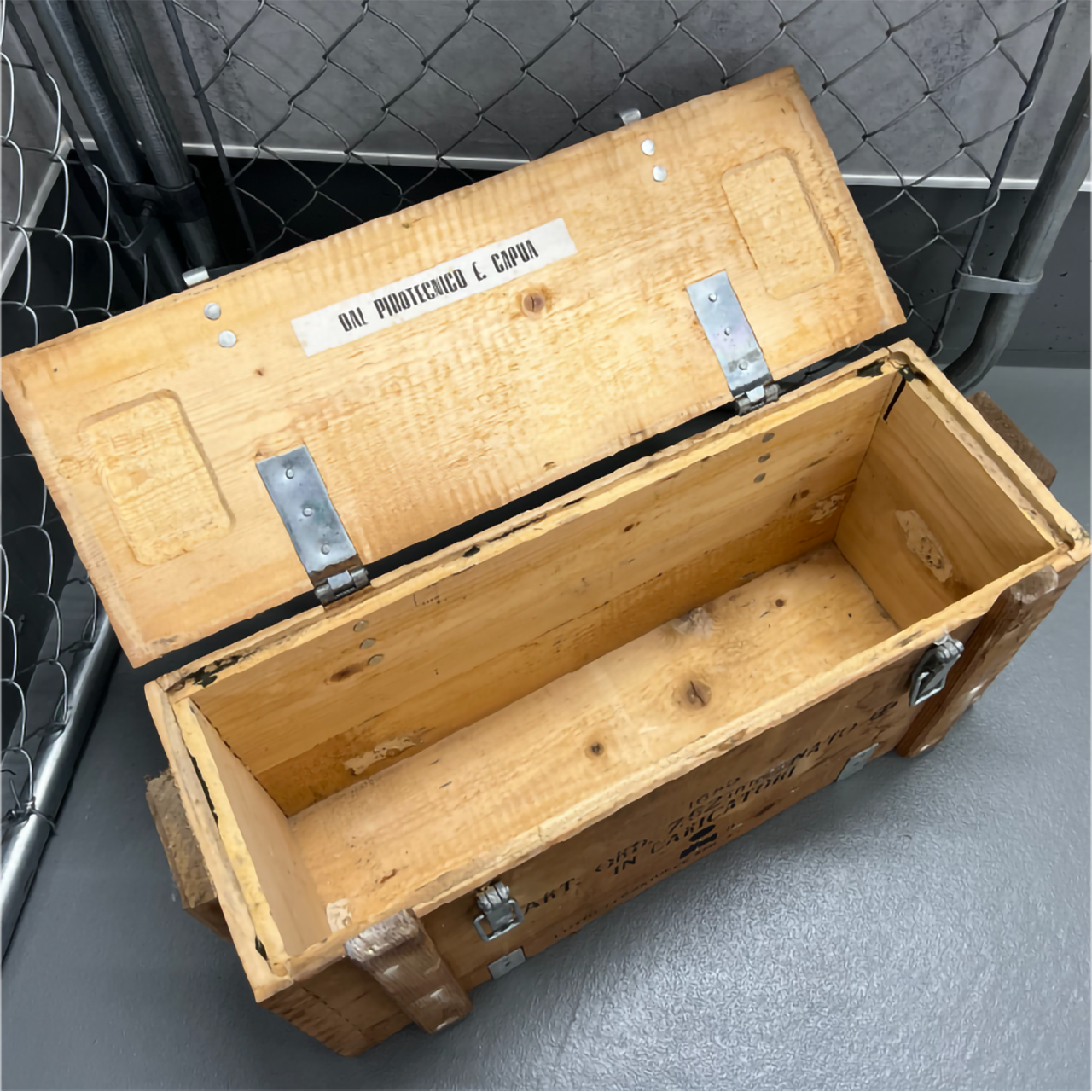 【本物の軍放出品で空間に無骨な味わいを】イタリア軍 アミニッションウッドボックス 7.62mm