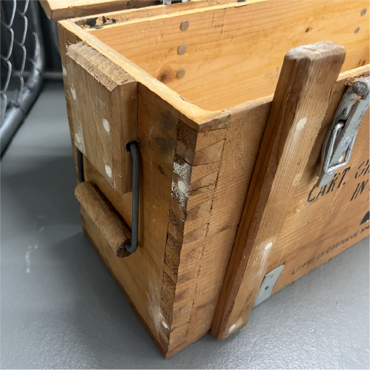 【本物の軍放出品で空間に無骨な味わいを】イタリア軍 アミニッションウッドボックス 7.62mm