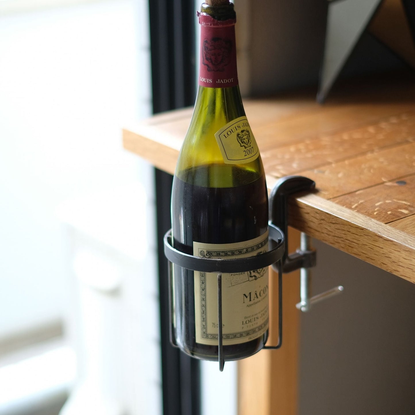 THE BOTTLE CLAMPER L