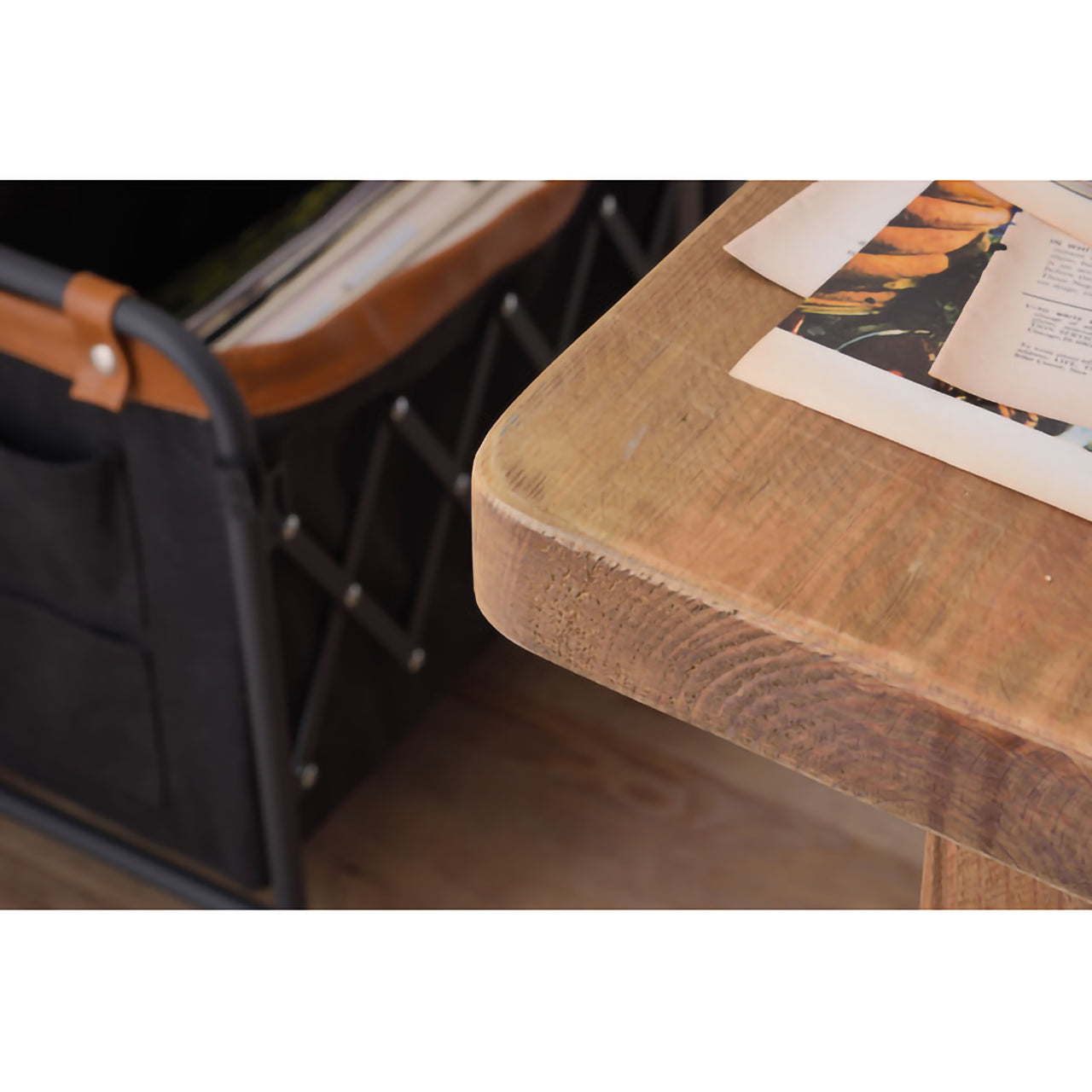 GB-T07 ダイニングテーブル|重厚感とヴィンテージ感が融合した、空間の主役になる一台