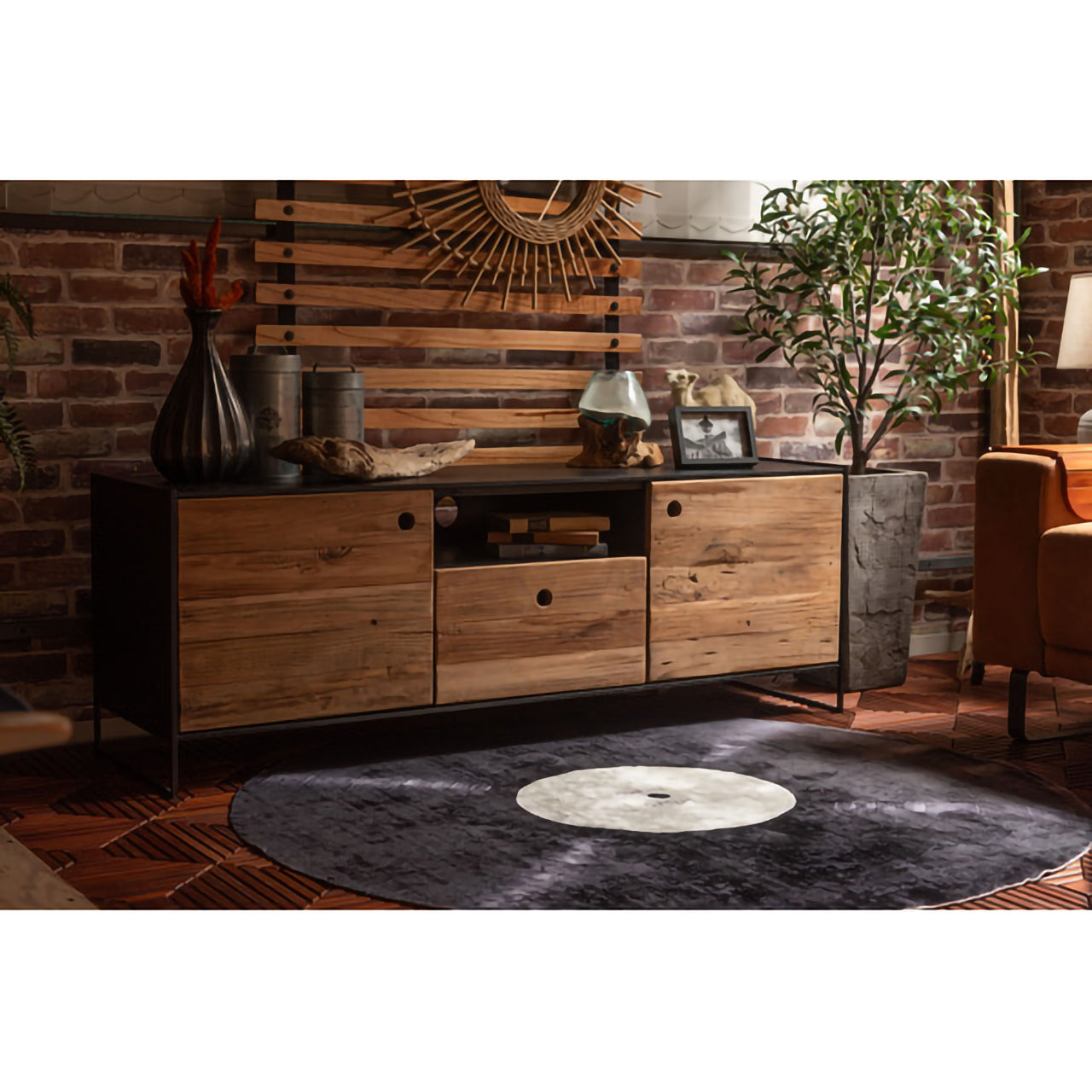 GB-T10  ローボード|古材×ブラックの無骨な美しさ、空間に映えるヴィンテージテレビ台