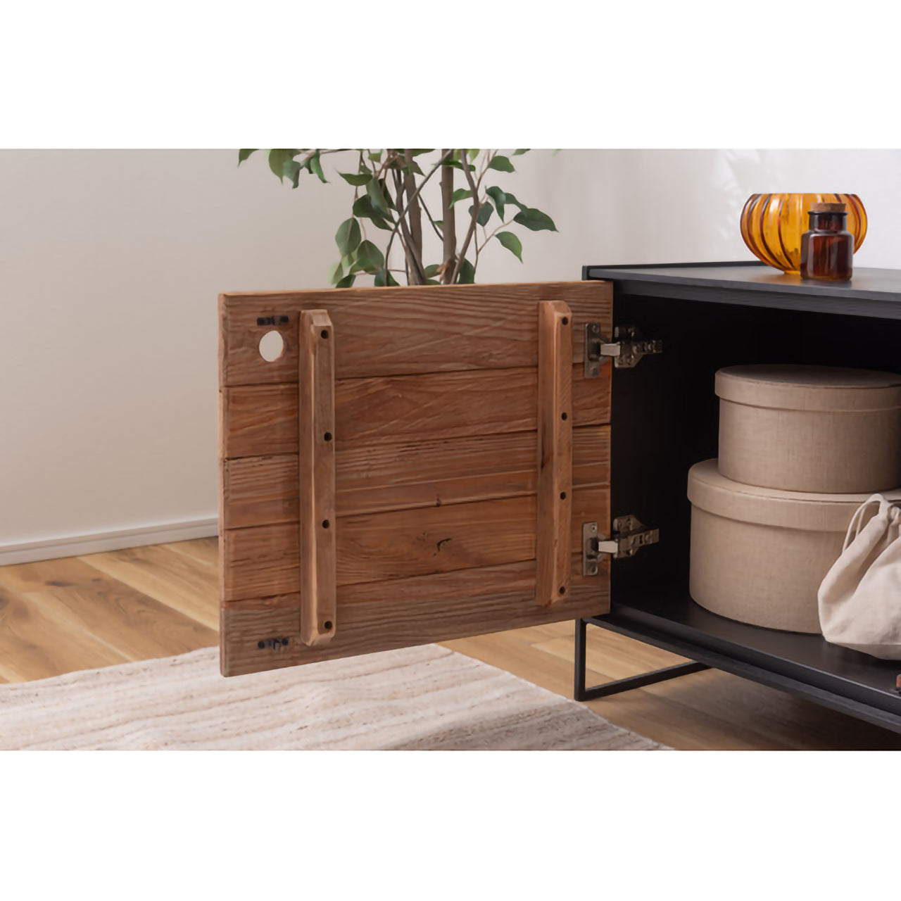 GB-T10  ローボード|古材×ブラックの無骨な美しさ、空間に映えるヴィンテージテレビ台