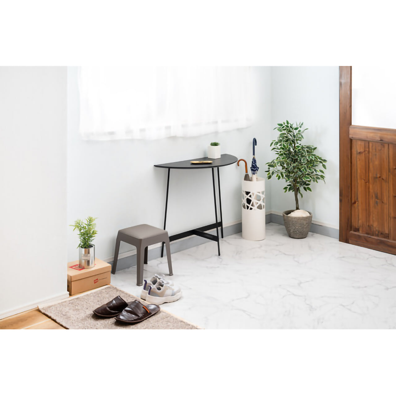 GB-T13BK コンソール|半円フォルムが空間にやさしく馴染む、洗練されたモダンテーブル