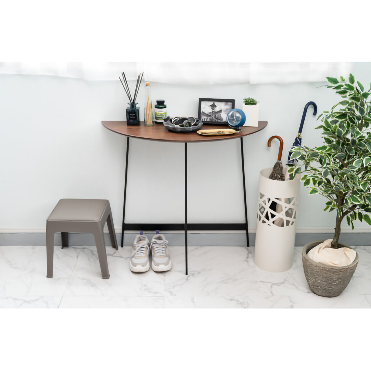 GB-T13BR コンソール|半円フォルムが空間にやさしく馴染む、洗練されたモダンテーブル