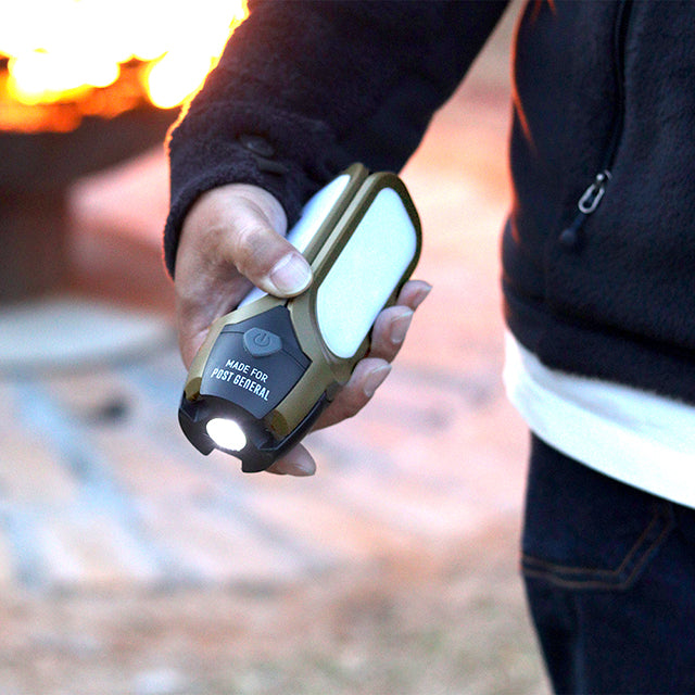 TRI-PANEL SOLAR CHARGED LED LIGHT / トリ-パネル ソーラーチャージド エルイーディーライト