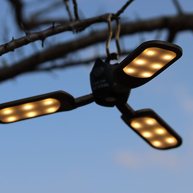 TRI-PANEL SOLAR CHARGED LED LIGHT / トリ-パネル ソーラーチャージド エルイーディーライト