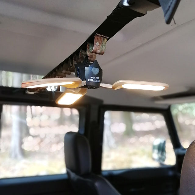 TRI-PANEL SOLAR CHARGED LED LIGHT / トリ-パネル ソーラーチャージド エルイーディーライト