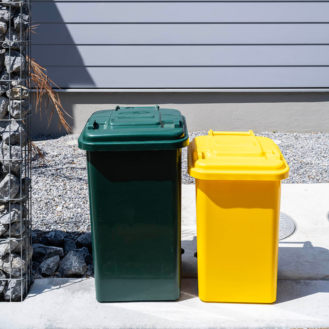 PLASTIC TRASH CAN