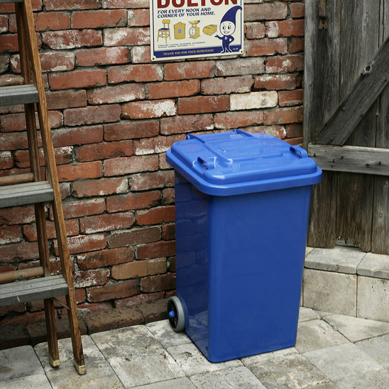 PLASTIC TRASH CAN