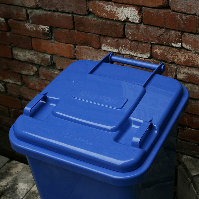 PLASTIC TRASH CAN