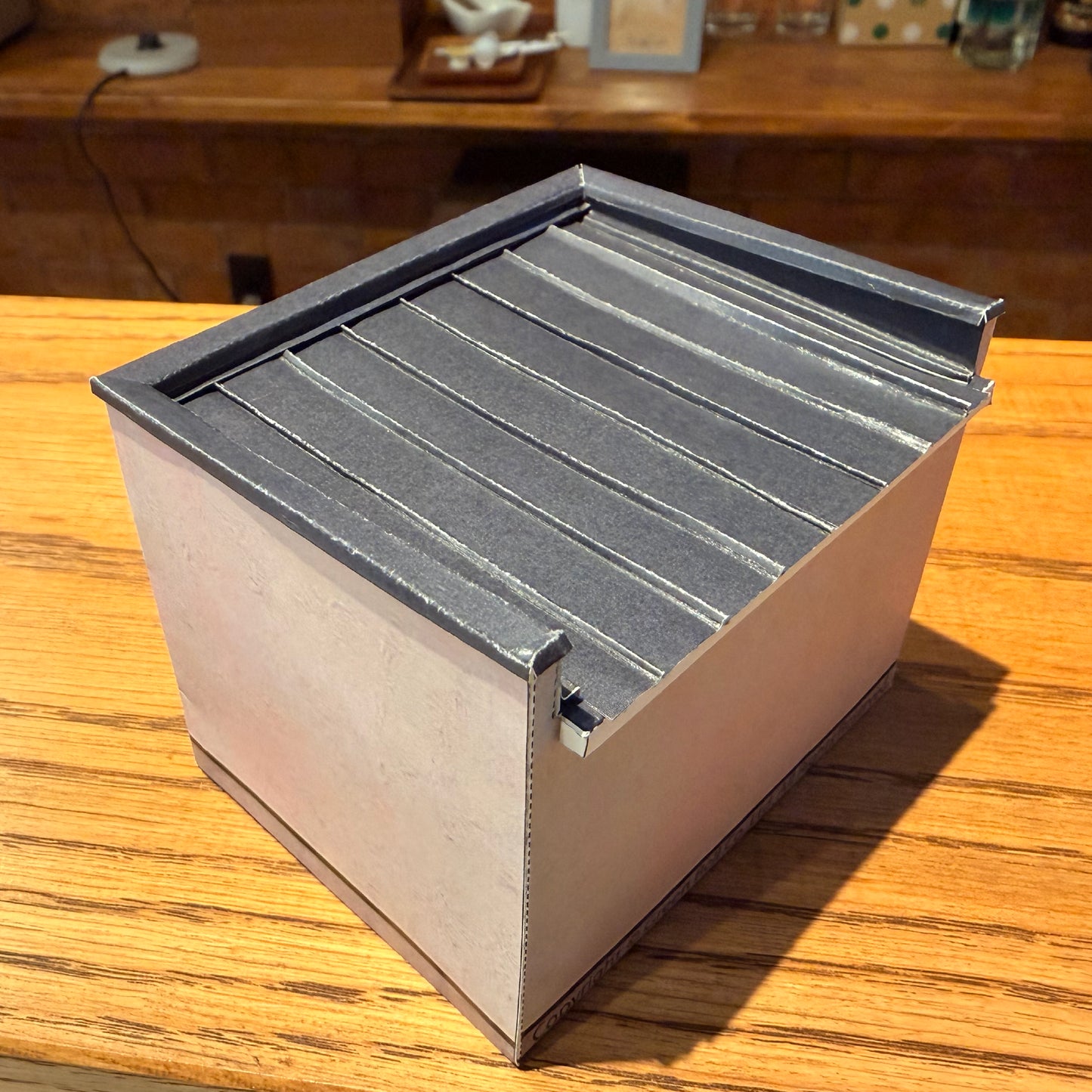 『無料』ペーパークラフト【GarageOutfitters店舗】