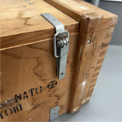 【本物の軍放出品で空間に無骨な味わいを】イタリア軍 アミニッションウッドボックス 7.62mm