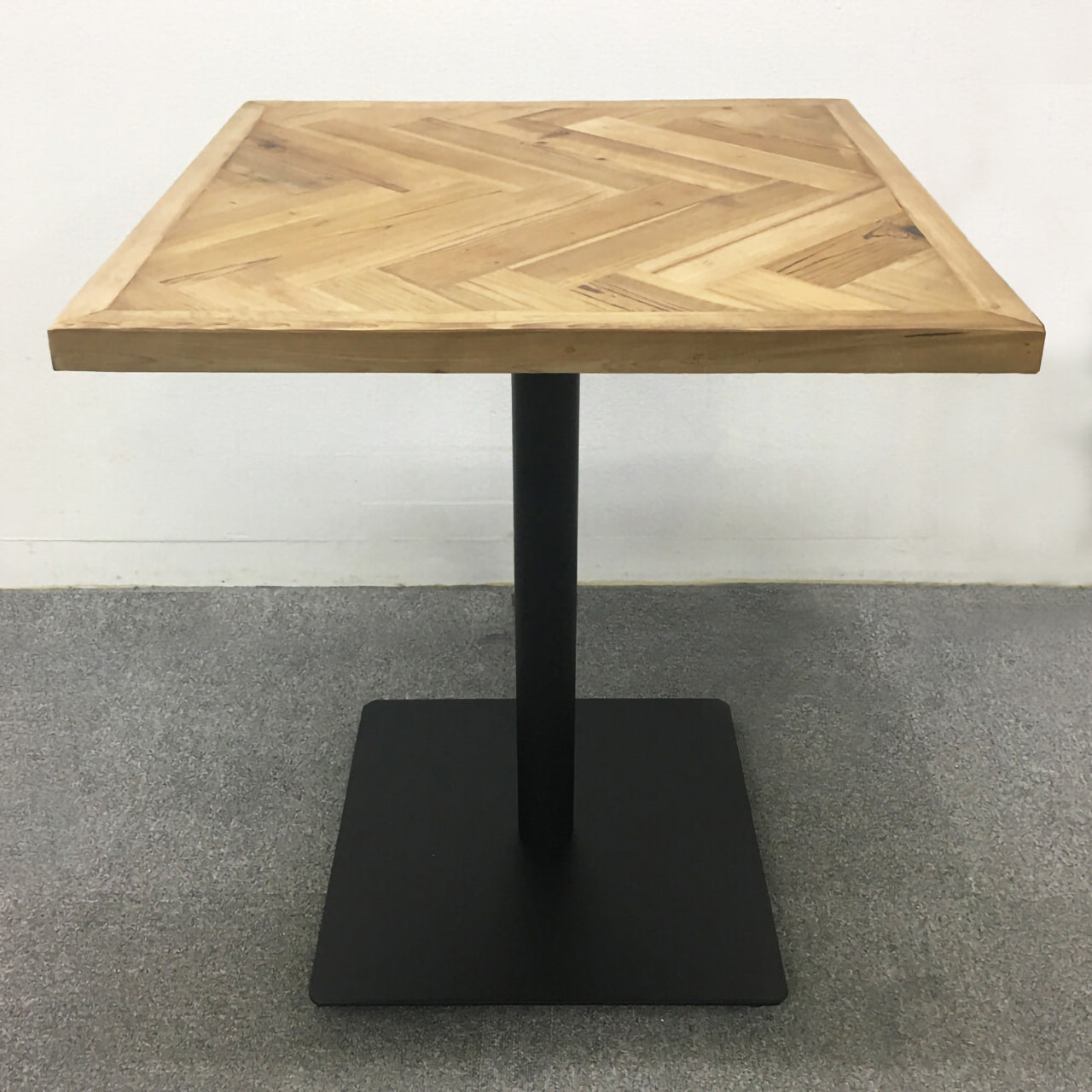 古材カフェテーブル ヘリンボーン／W600×D600