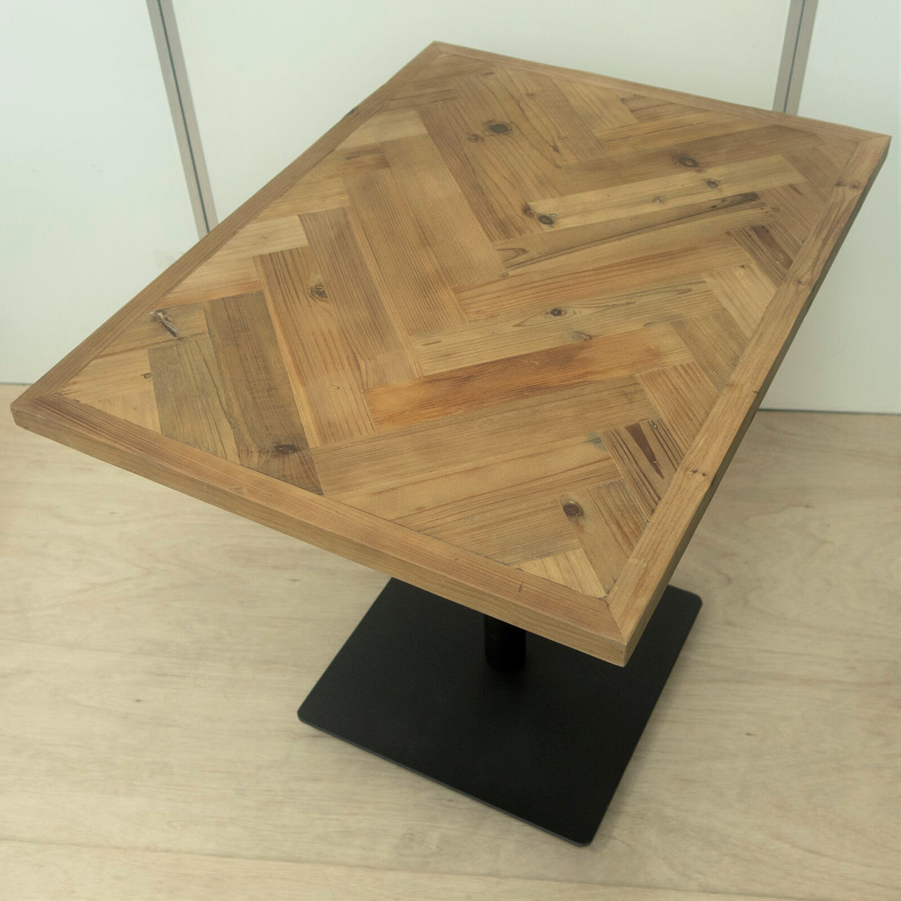 古材カフェテーブル ヘリンボーン／W600×D800