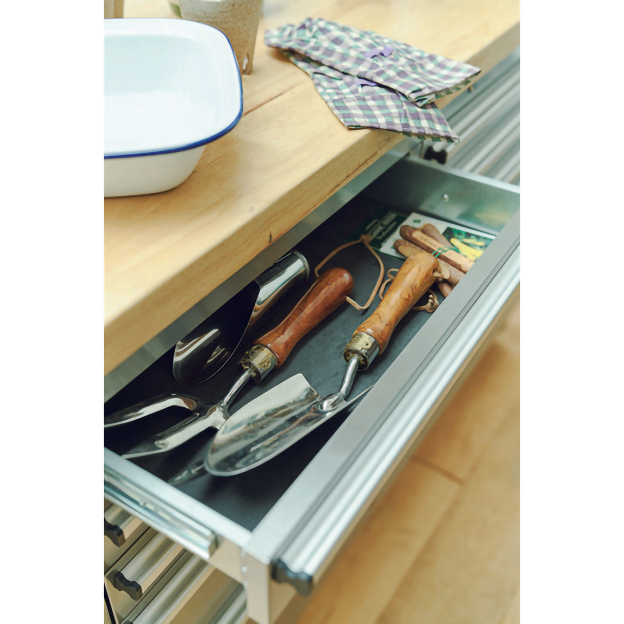 GB-S14　　ツールキャビネット｜幅142cmの大型収納、ステンレス×天然木の高機能キャビネット