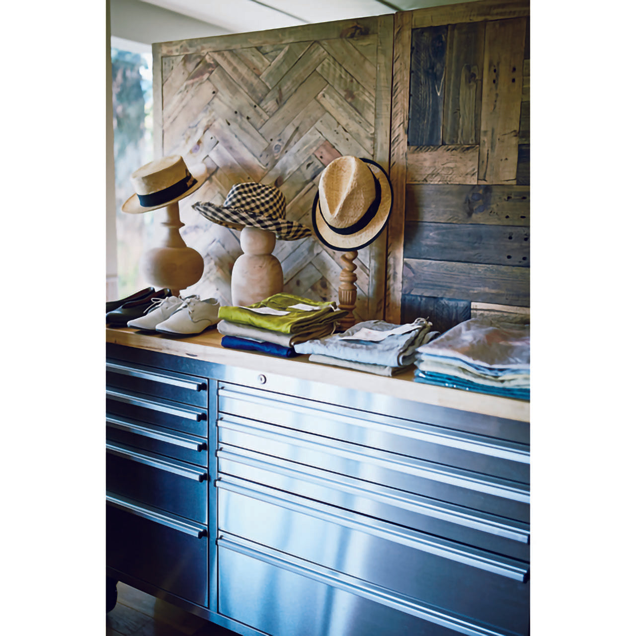 GB-S14　　ツールキャビネット｜幅142cmの大型収納、ステンレス×天然木の高機能キャビネット