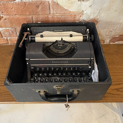 Underwood ヴィンテージ タイプライター【アメリカ買付品】収納箱付き（ふた無し）