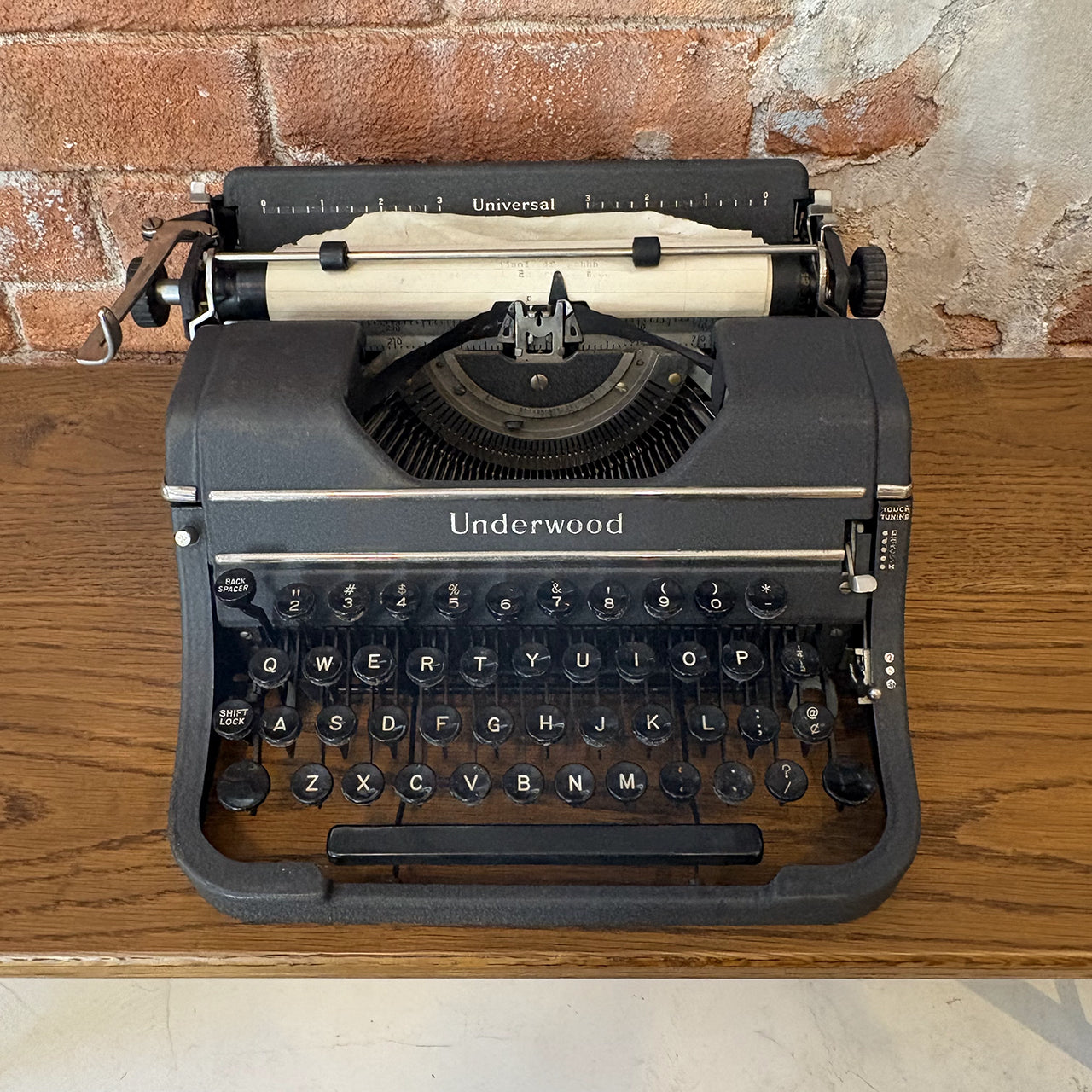 Underwood ヴィンテージ タイプライター【アメリカ買付品】収納箱付き（ふた無し）