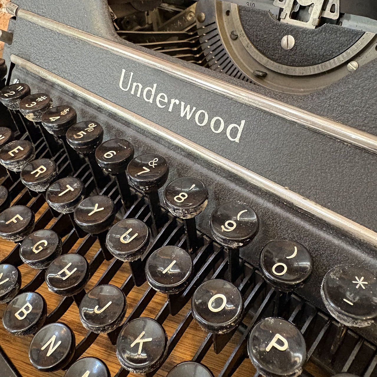 Underwood ヴィンテージ タイプライター【アメリカ買付品】収納箱付き（ふた無し）