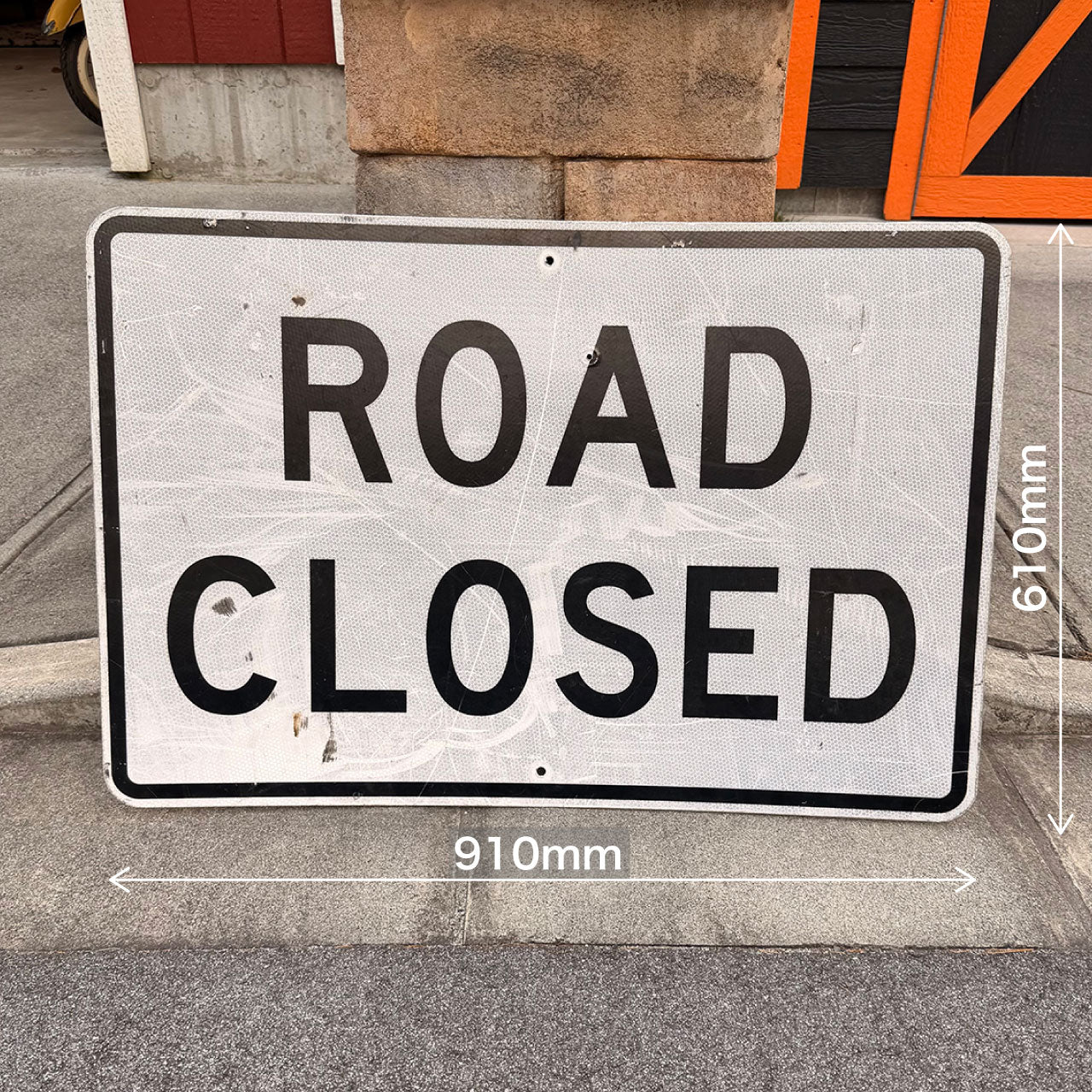 【本物のアメリカンロードサイン】-Road Closed-