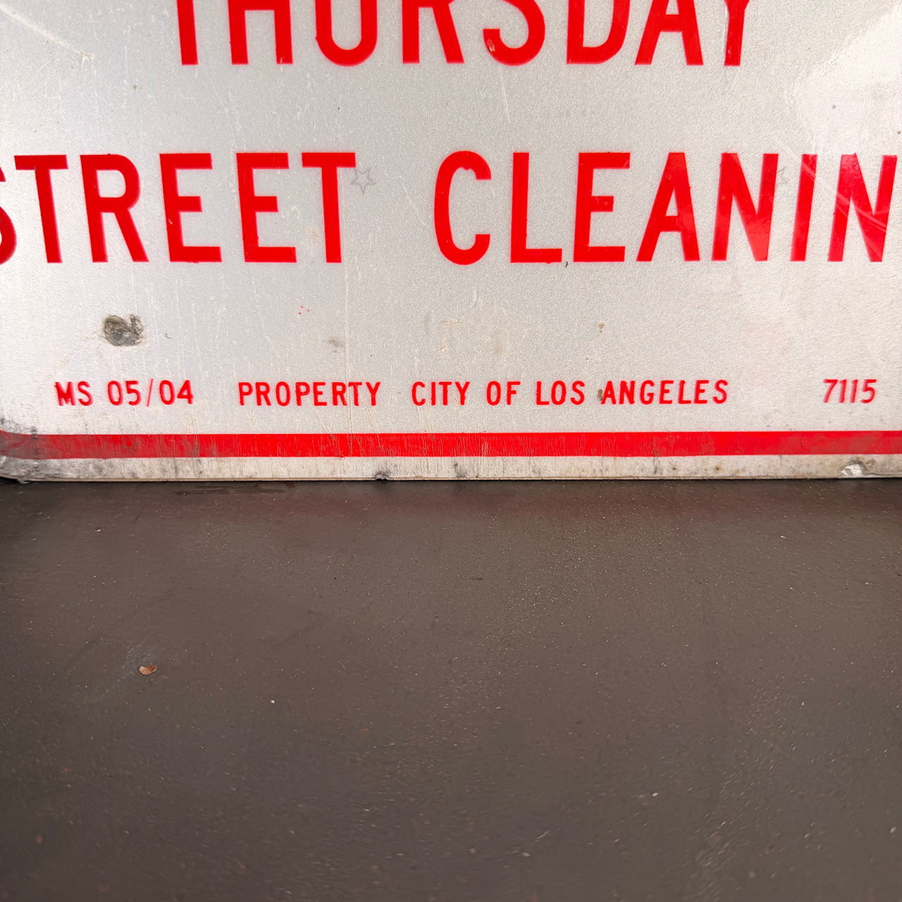 【本物のアメリカンロードサイン】-No　Parking 9AM-12NOON-