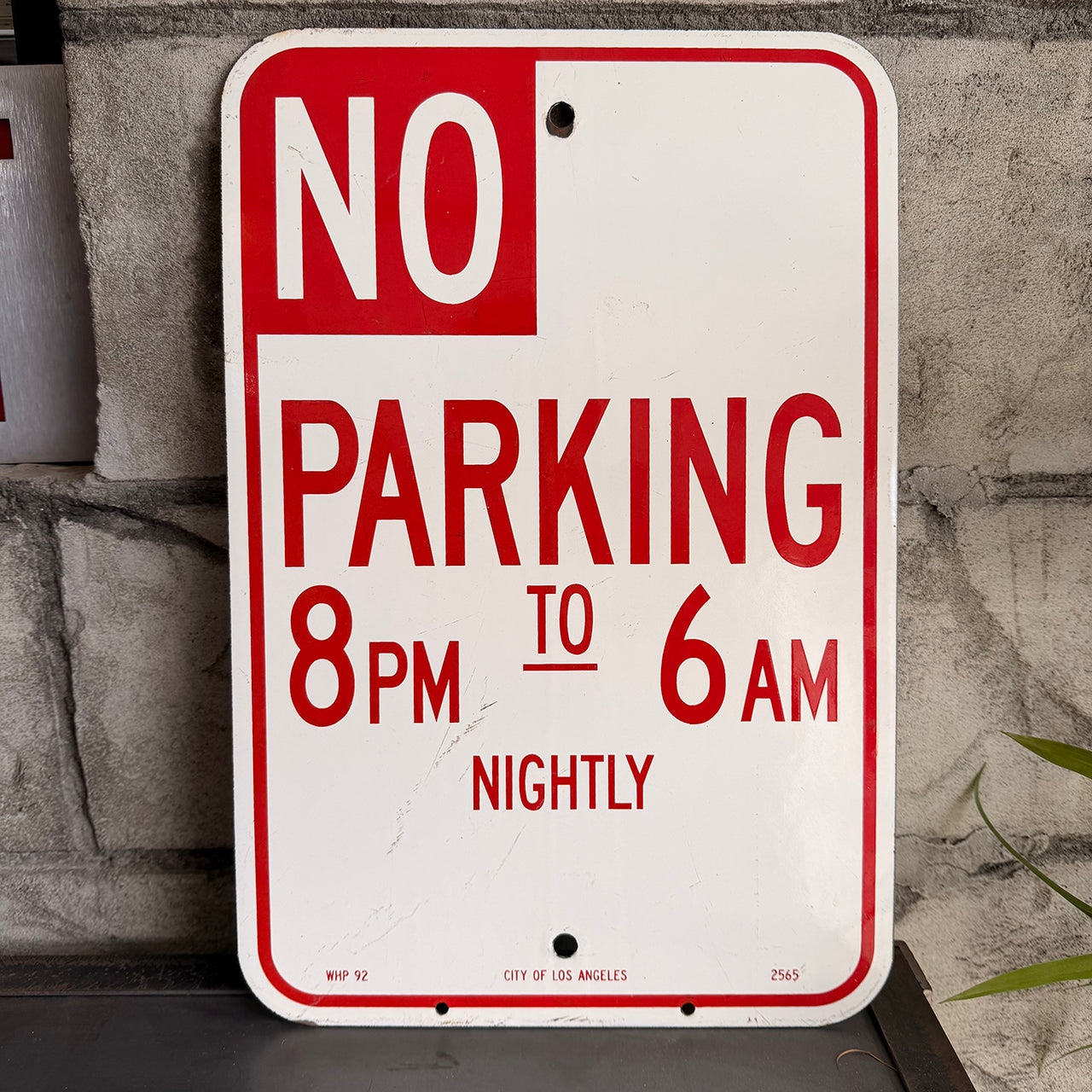 【本物のアメリカンロードサイン】-No　Parking 8PM-6AM-