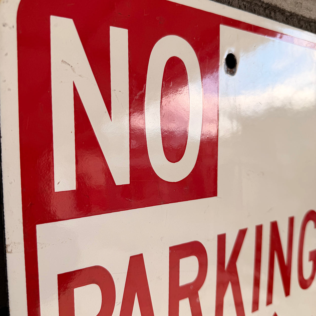 【本物のアメリカンロードサイン】-No　Parking 8PM-6AM-