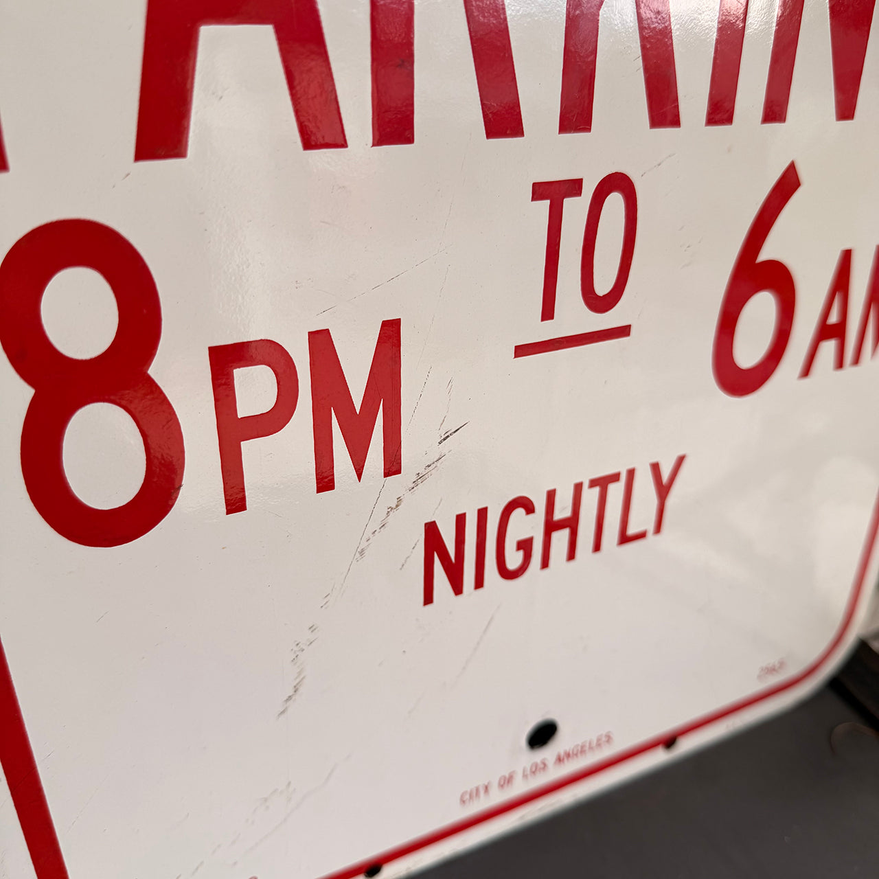 【本物のアメリカンロードサイン】-No　Parking 8PM-6AM-