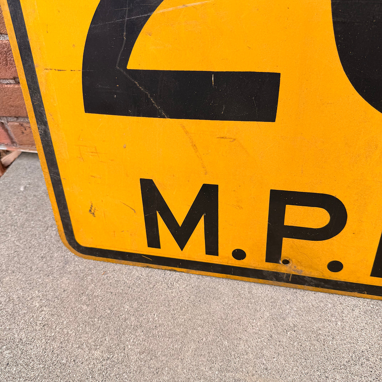 【本物のアメリカンロードサイン】-20M.P.H.-