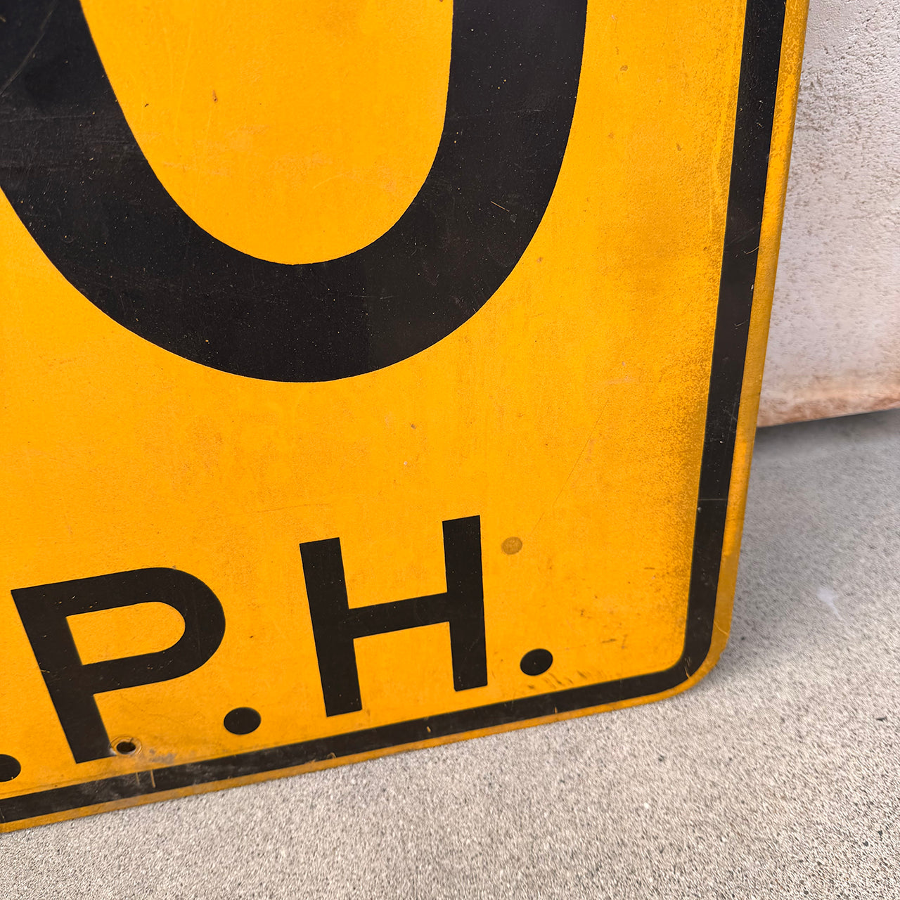 【本物のアメリカンロードサイン】-20M.P.H.-