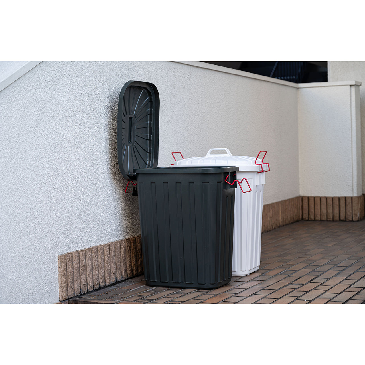 ガレージにぴったりなゴミ箱！タフカン60L