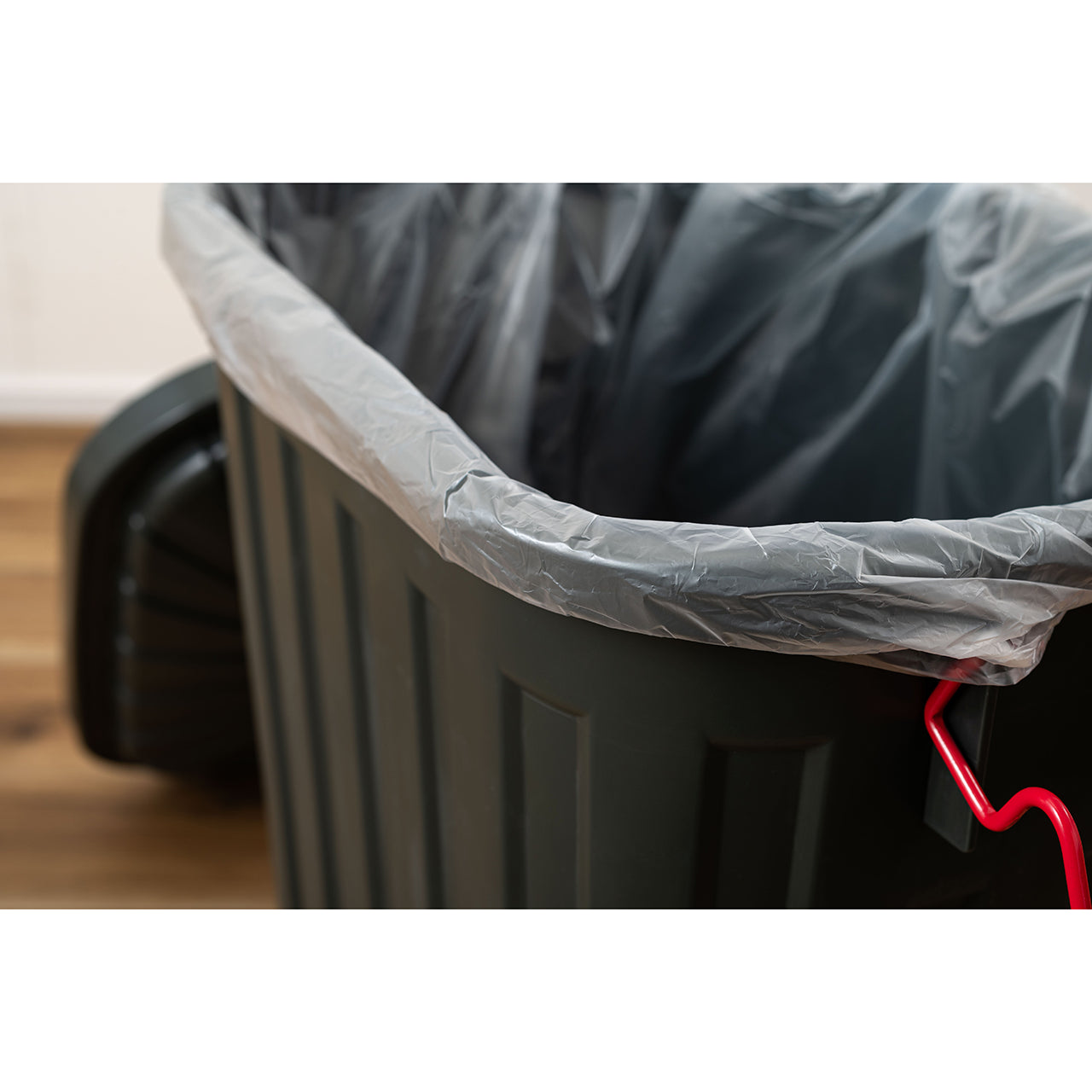 ガレージにぴったりなゴミ箱！タフカン60L