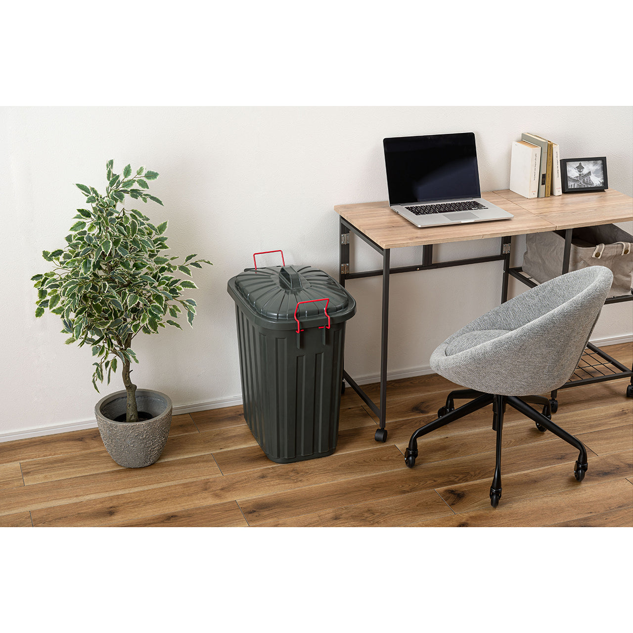 ガレージにぴったりなゴミ箱！タフカン60L