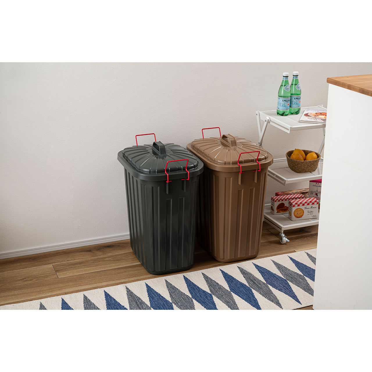 ガレージにぴったりなゴミ箱！タフカン60L