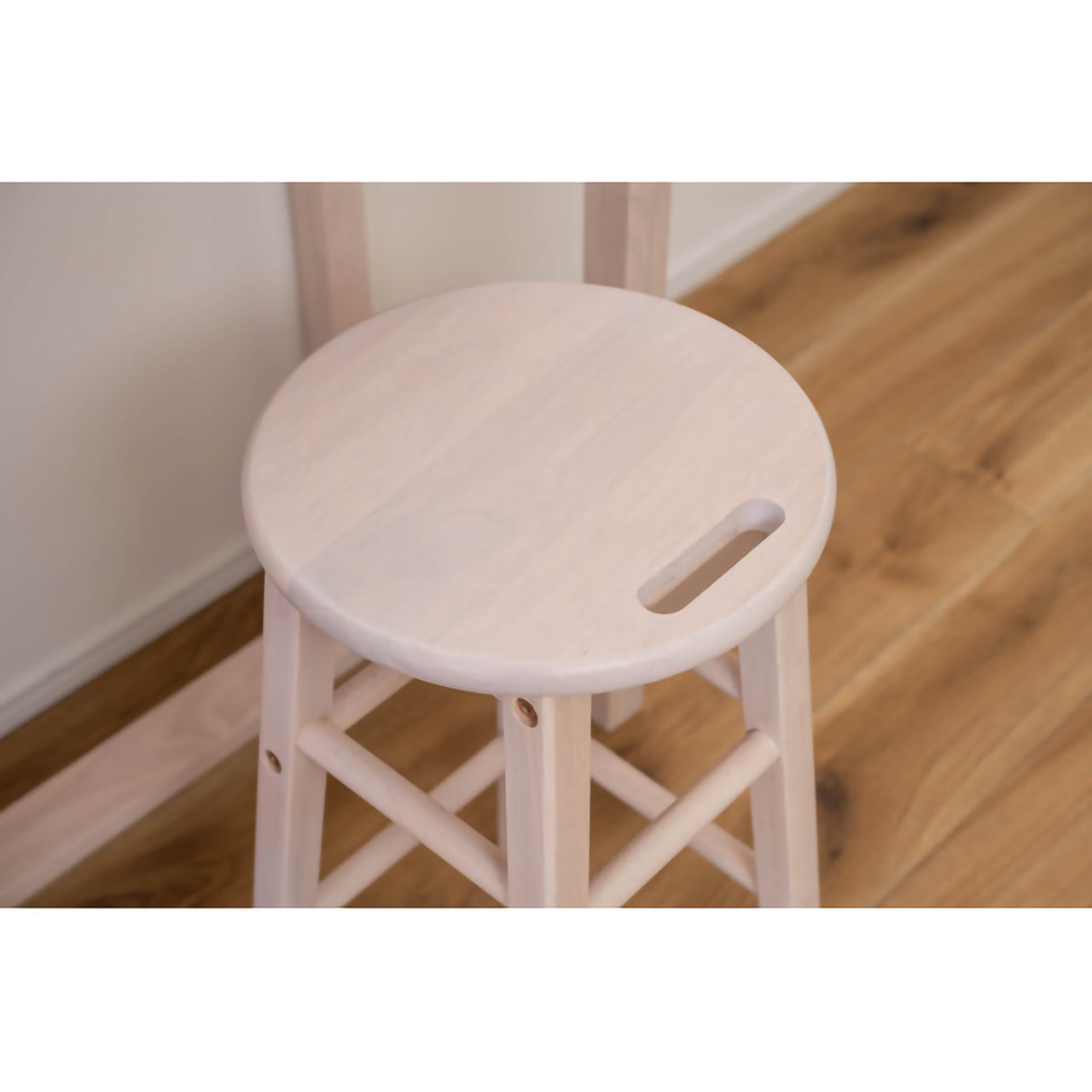 GB-T04　ナチュラ カウンタースツールセット｜木の温もりとタイルのアクセントが光る、癒しのカフェ空間へ