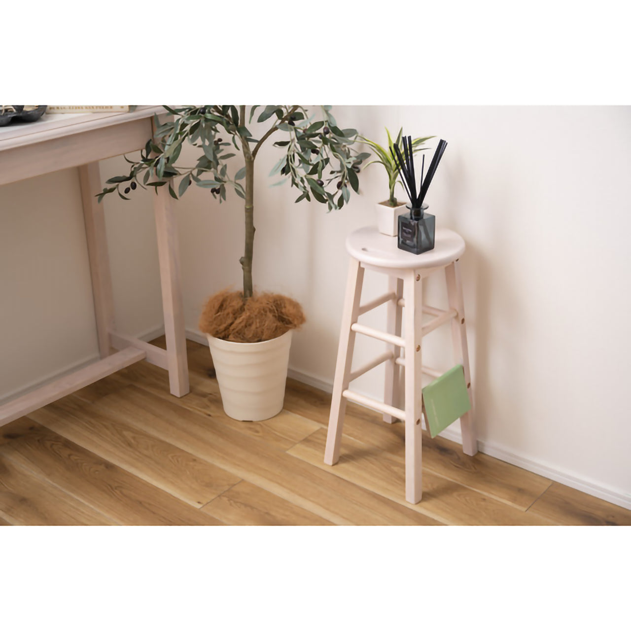 GB-T04　ナチュラ カウンタースツールセット｜木の温もりとタイルのアクセントが光る、癒しのカフェ空間へ