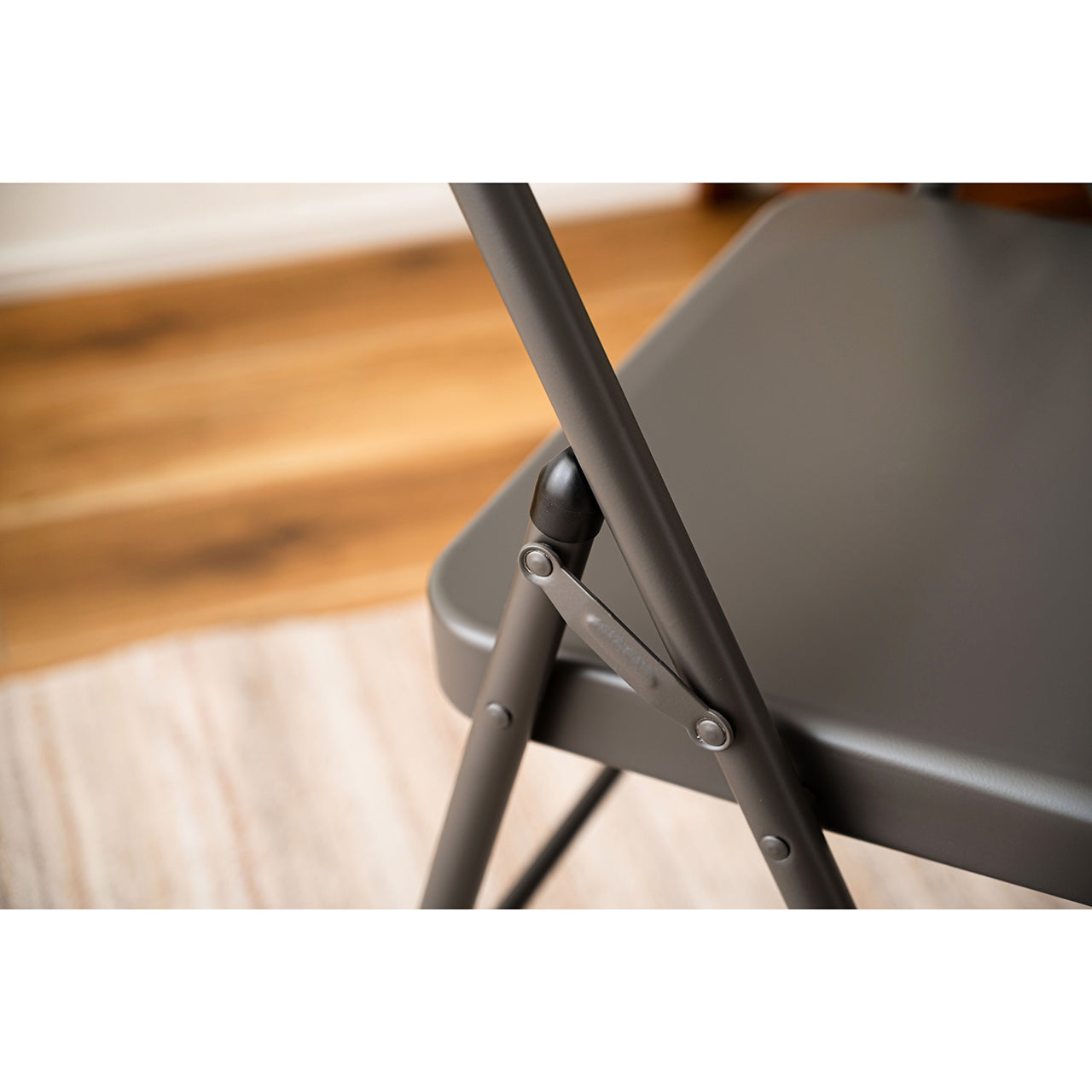 スチール製フォールディングチェア