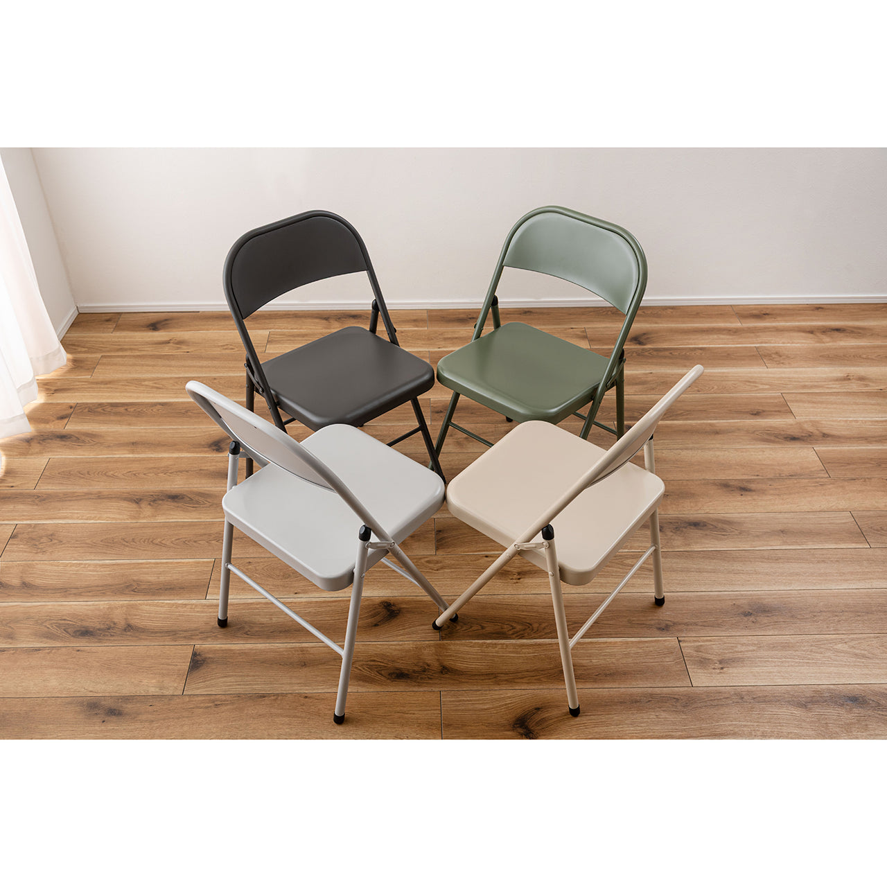 スチール製フォールディングチェア