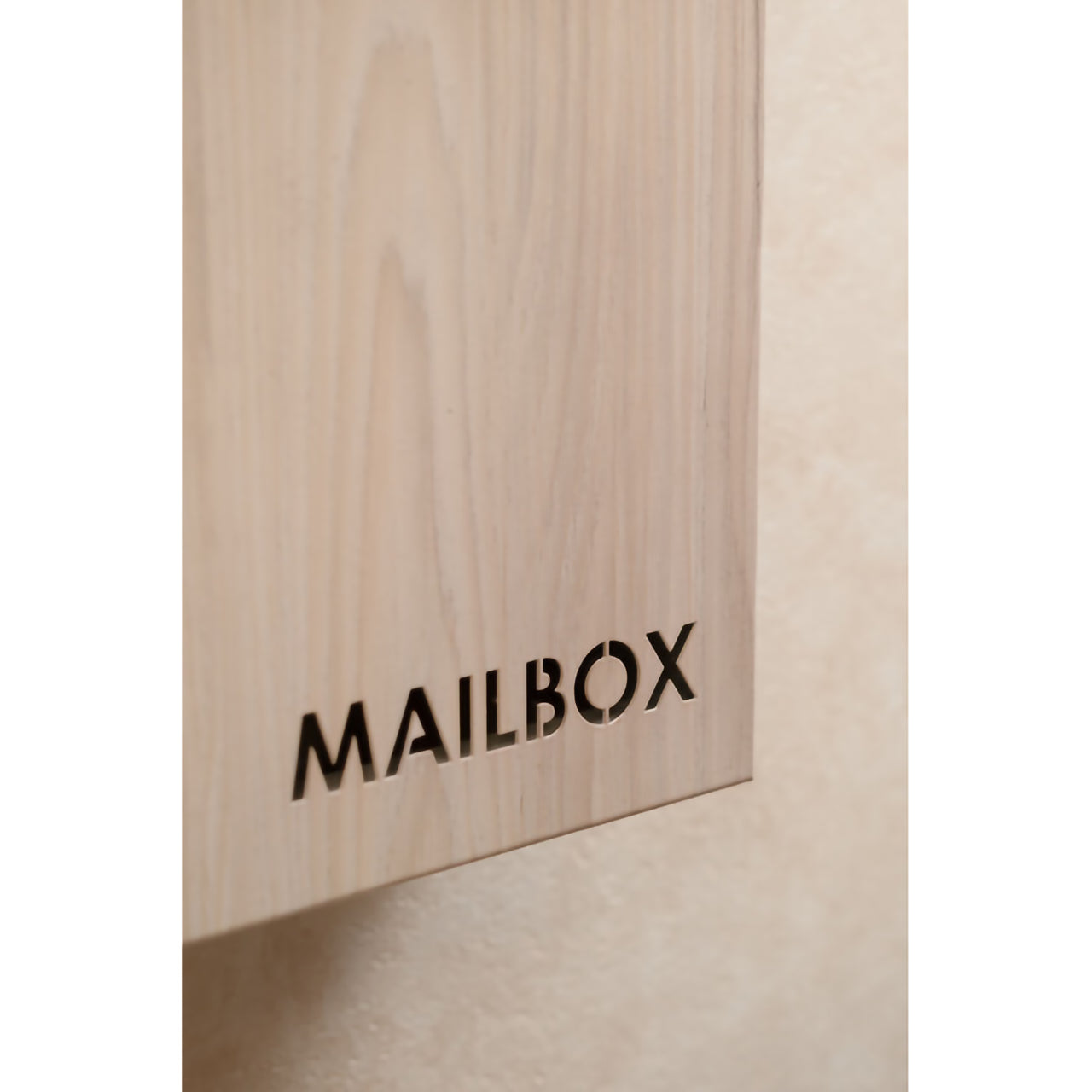 GB-LF18BK/WH　スリム＆スタイリッシュ壁掛けポスト