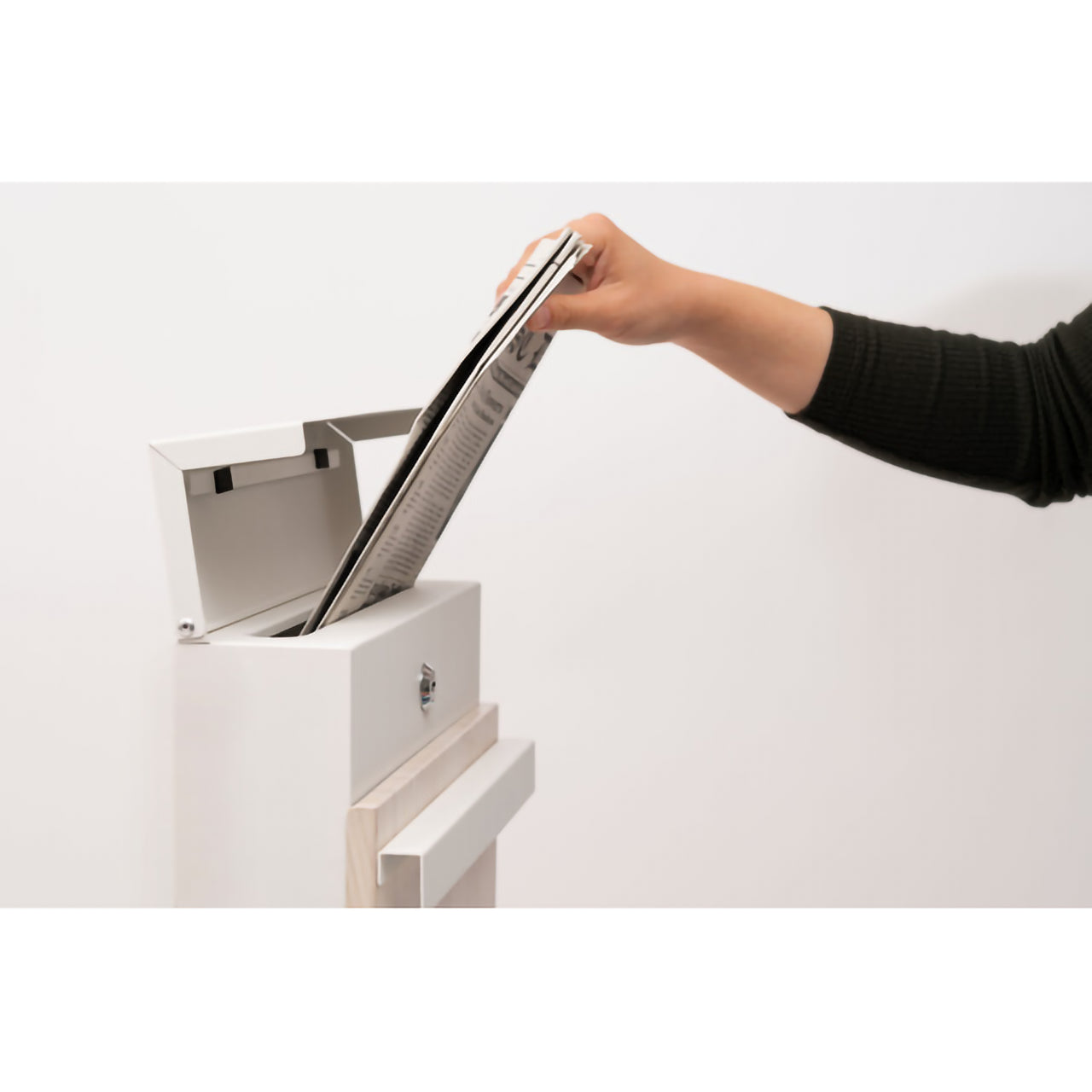 GB-LF18BK/WH　スリム＆スタイリッシュ壁掛けポスト