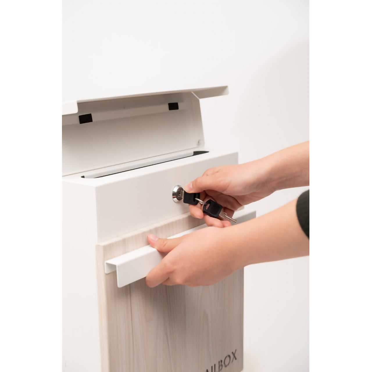 GB-LF18BK/WH　スリム＆スタイリッシュ壁掛けポスト