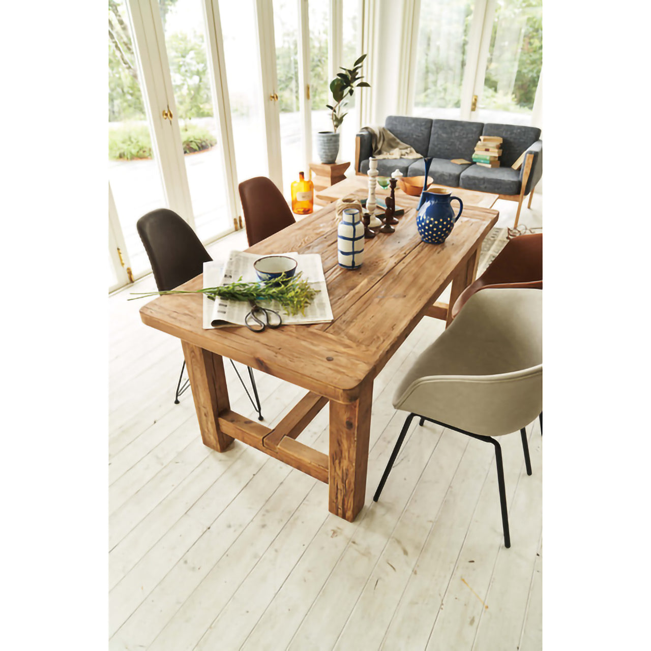 GB-T07 ダイニングテーブル｜重厚感とヴィンテージ感が融合した、空間の主役になる一台