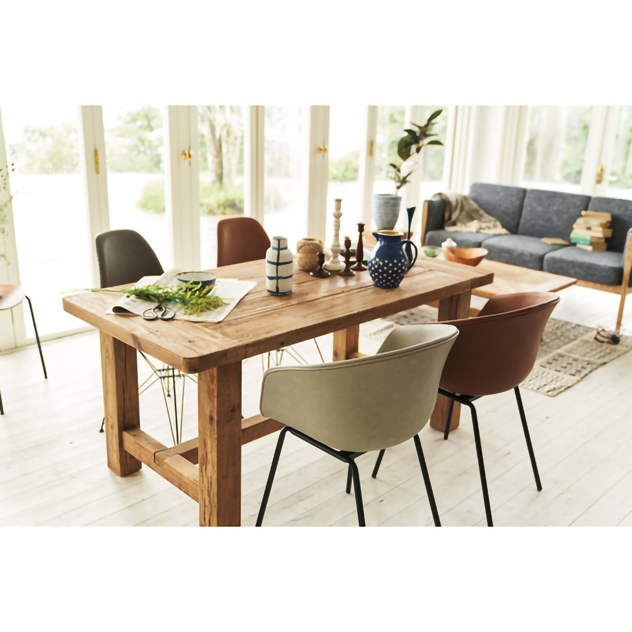 GB-T07 ダイニングテーブル｜重厚感とヴィンテージ感が融合した、空間の主役になる一台