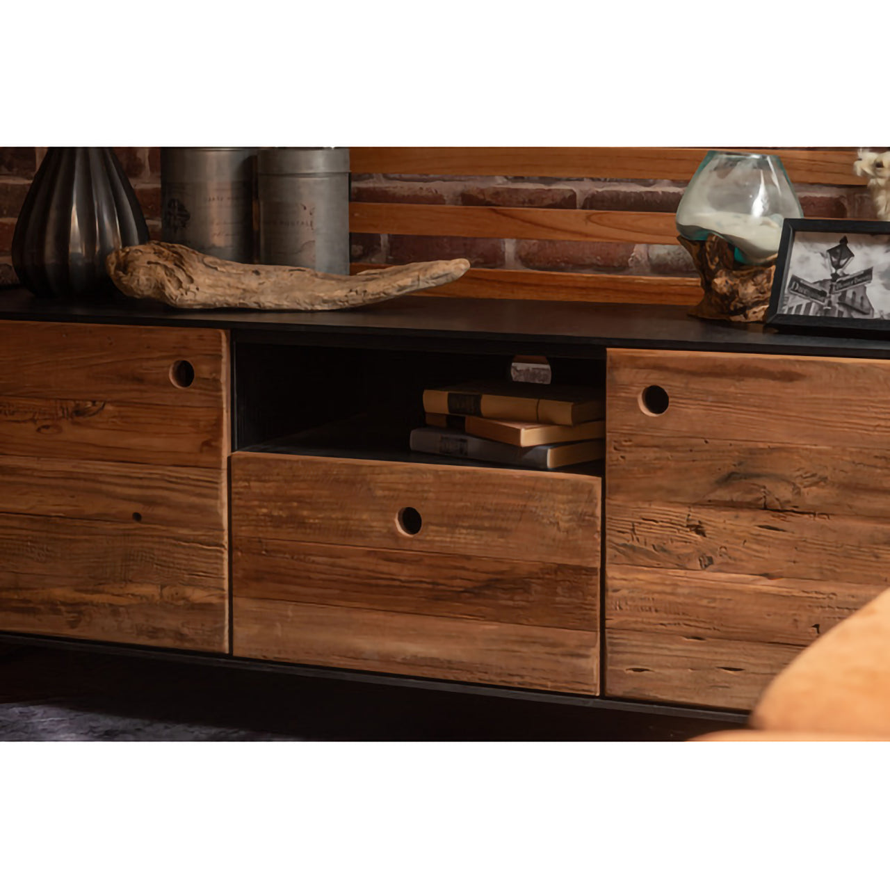 GB-T10  ローボード｜古材×ブラックの無骨な美しさ、空間に映えるヴィンテージテレビ台