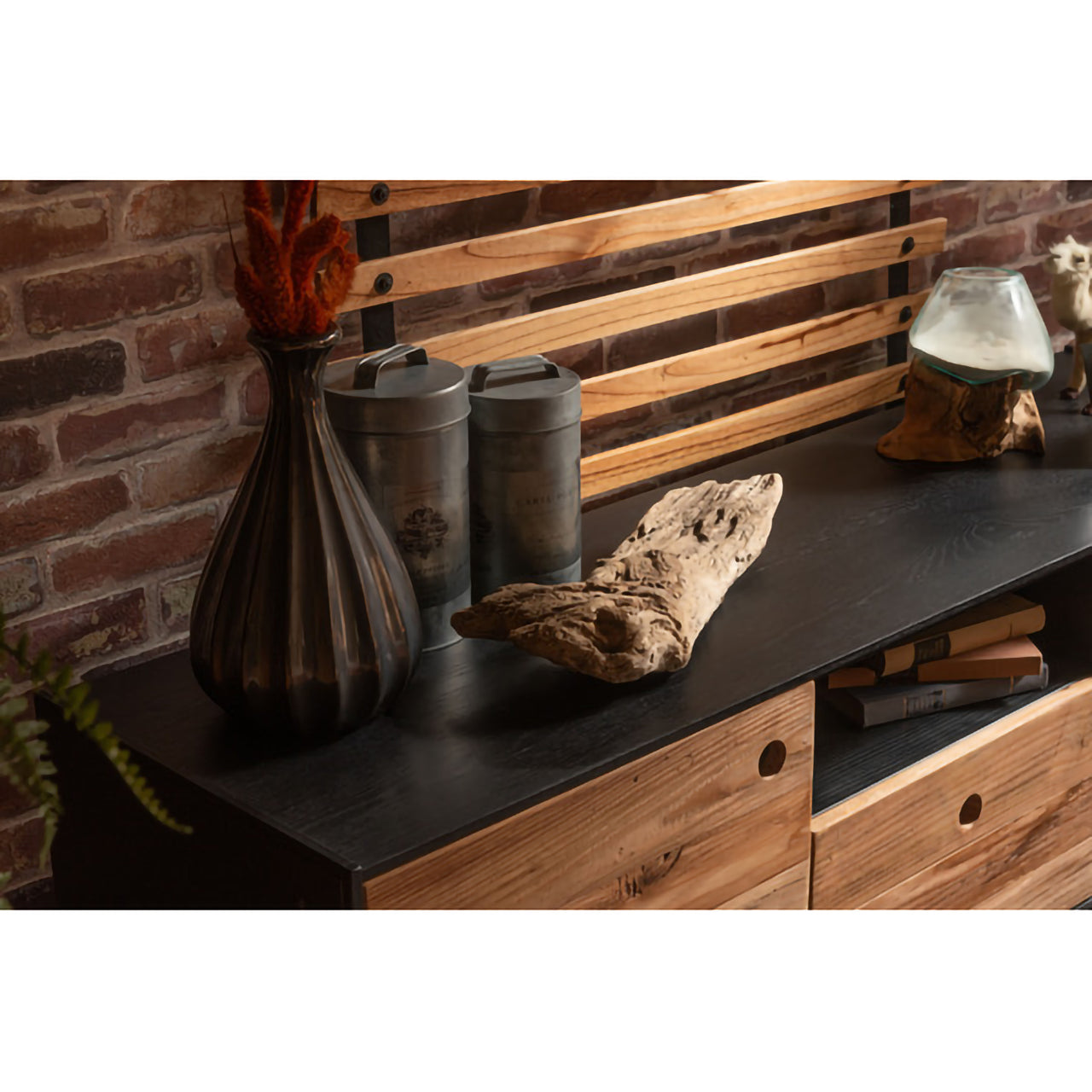 GB-T10  ローボード｜古材×ブラックの無骨な美しさ、空間に映えるヴィンテージテレビ台