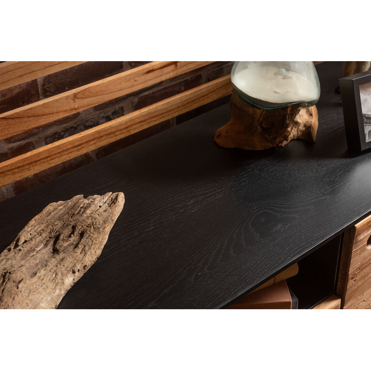 GB-T10  ローボード｜古材×ブラックの無骨な美しさ、空間に映えるヴィンテージテレビ台