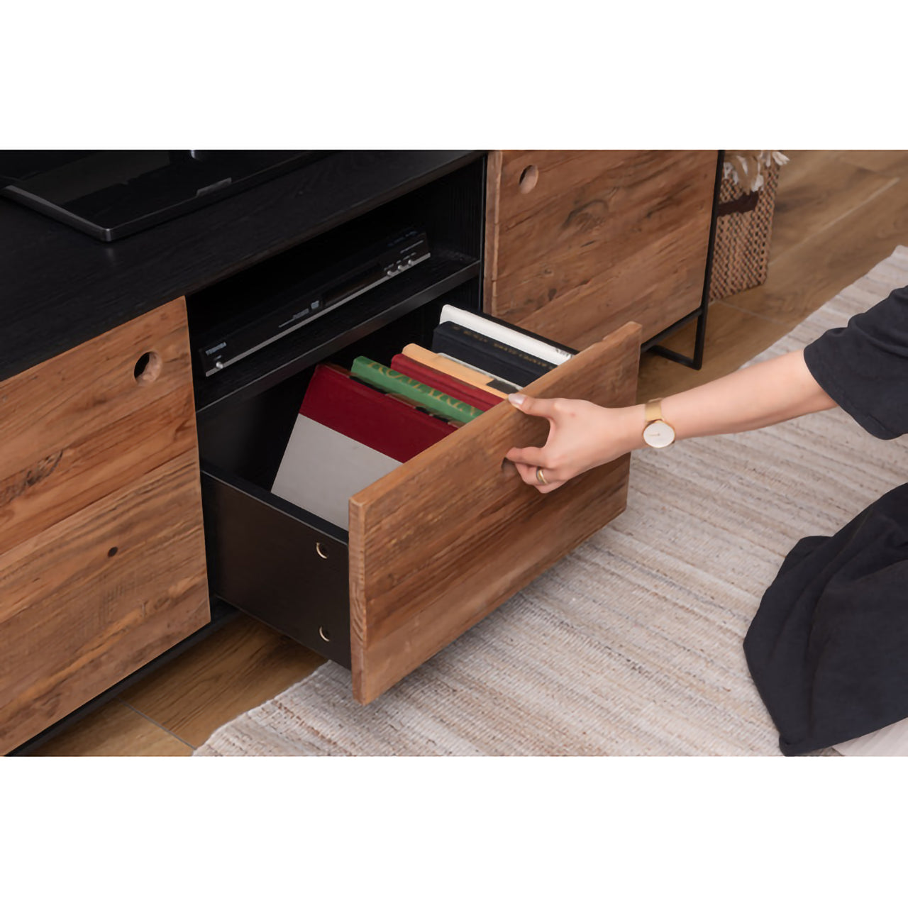 GB-T10  ローボード｜古材×ブラックの無骨な美しさ、空間に映えるヴィンテージテレビ台