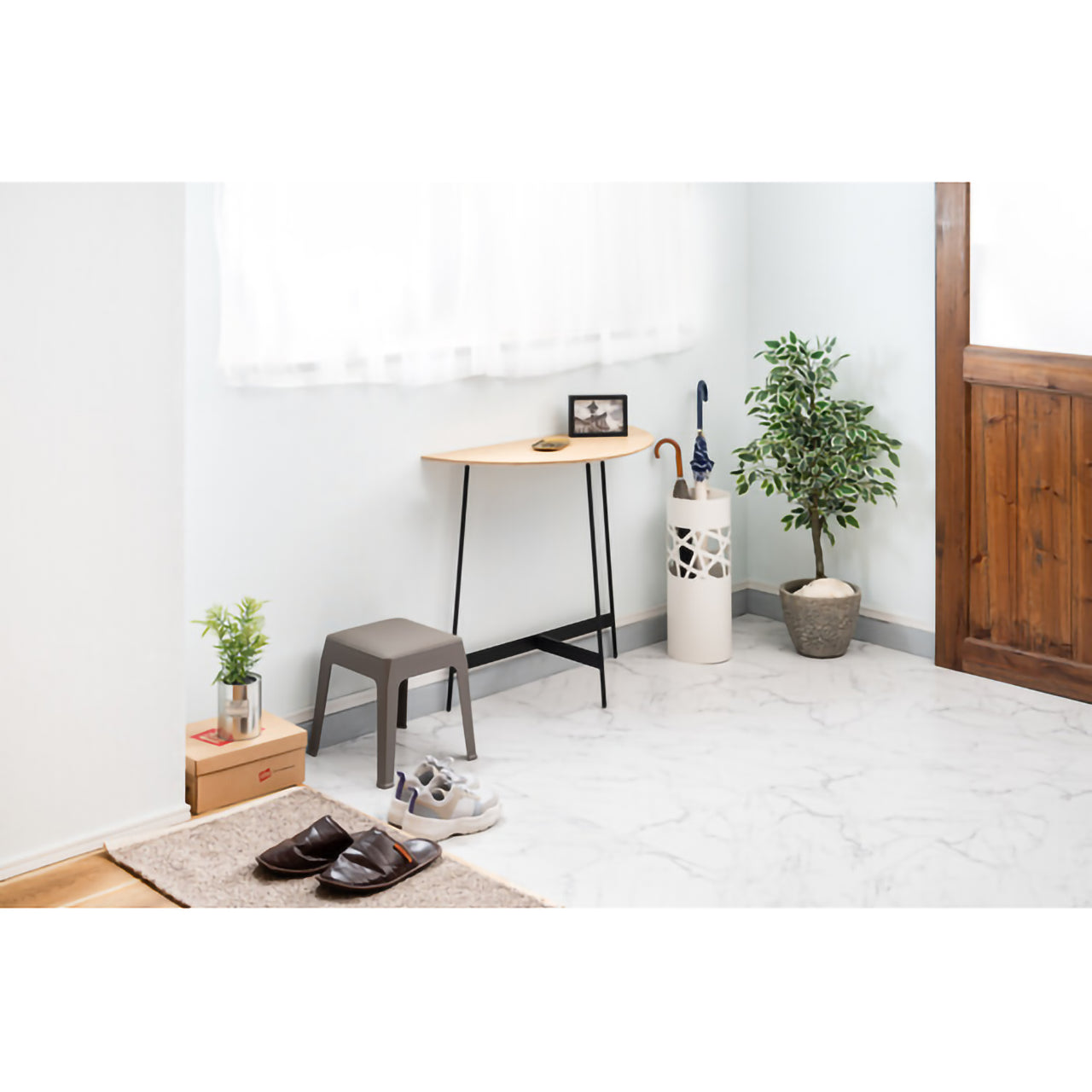 GB-T13NA コンソール｜半円フォルムが空間にやさしく馴染む、洗練されたモダンテーブル